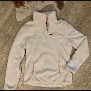 Pre-loved Eddie Bauer Sherpa sweater w/ pink detail 💕🤍